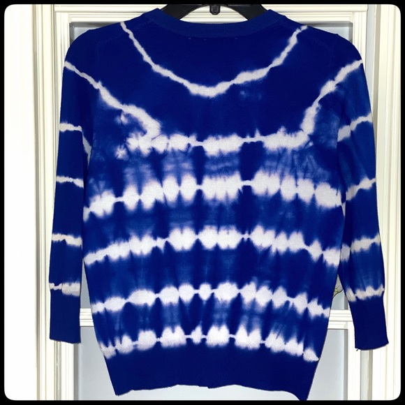 ROYAL BLUE & WHITE TIE DYED BUTTON FRONT SWEATER - Picture 3 of 4